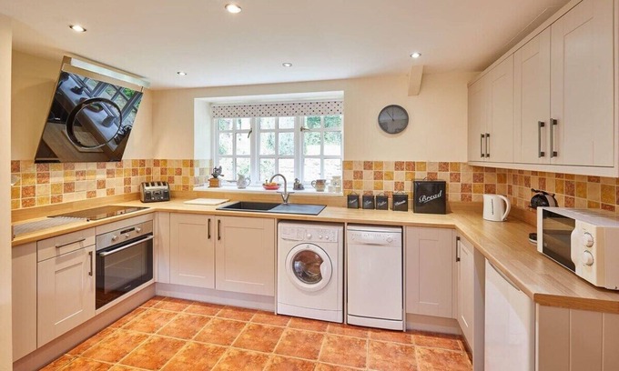 Pickering House | Pet-Friendly Retreat at Heron Cottage - Rated 10/10!