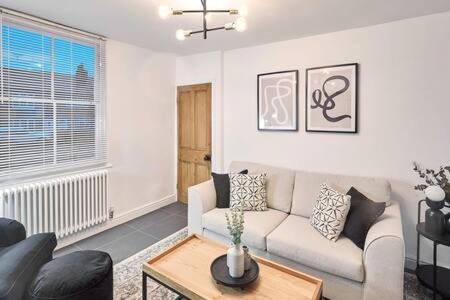 Stockton-on-Tees House | Cozy Retreat at Host & Stay - High Street Cottage