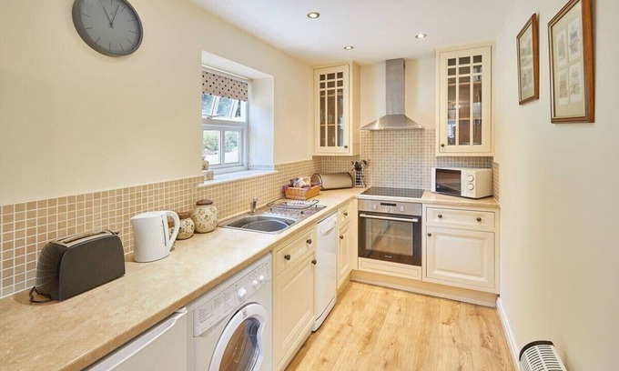 Pickering House | Guest Rated 10/10 | Kingfisher Cottage for Your Getaway