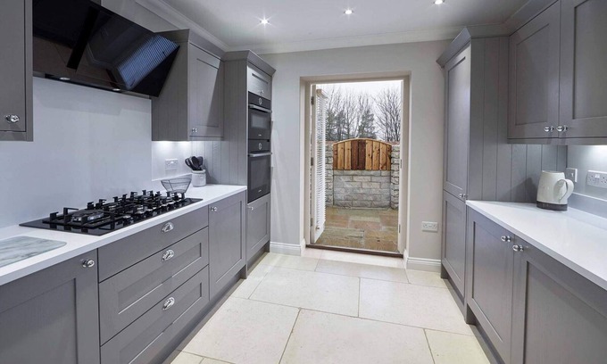 Guisborough House | Budget-Friendly Retreat at Host Stay Lowcross Cottage