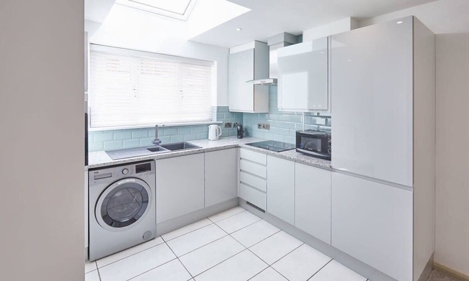Skinningrove House | Comfortable Stay at Painter's Rest with Family-Friendly Amenities