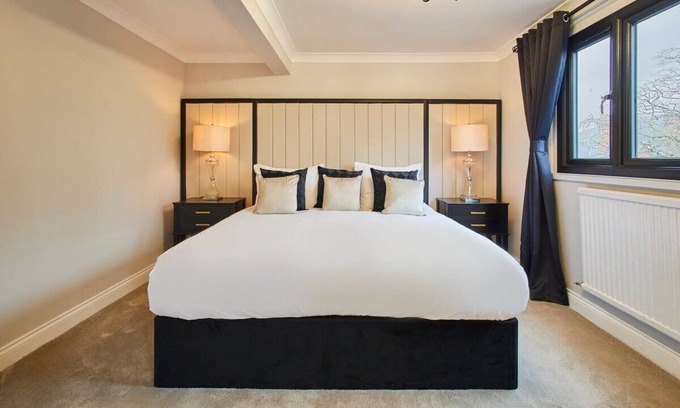 Great Ayton House | Pet-Friendly Retreat at Roseberry Topping Townhouse