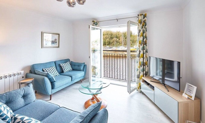 Whitby Apartment | Discover Shipwrights Eskape: Family-Friendly Retreat