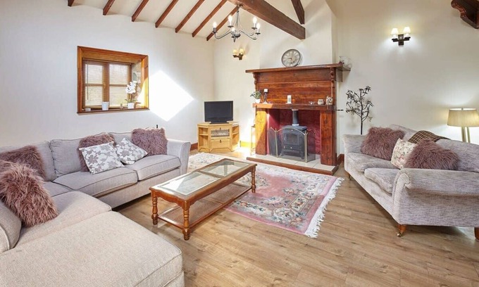 Saltburn-by-the-Sea House | Family-Friendly Retreat at The Arches Cottage Awaits