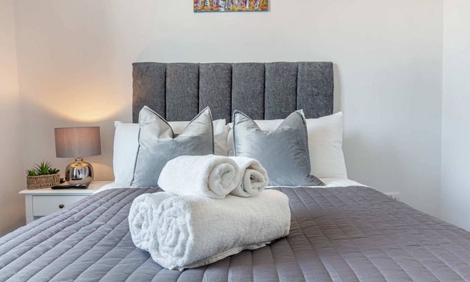 Grimley Apartment | Host & Stay | The Bull Inn Flat 2