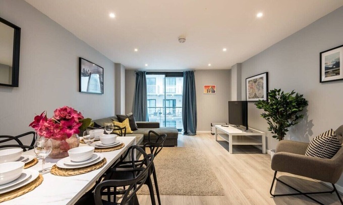 Baltic Triangle Apartment | Exceptional Stay at The Baltic Base Apt - Family Friendly!