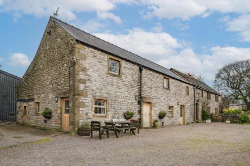 Litton House | Experience Comfort at The Barn - Upper Farm, 4-Star Retreat