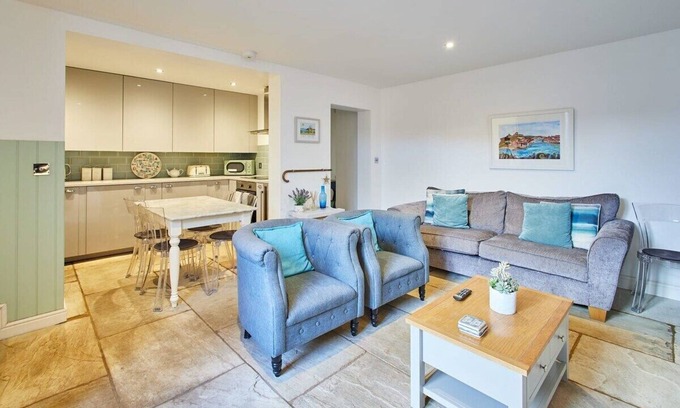 West Cliff Apartment | Pet-Friendly Stay at The Courtyard Retreat | 9.6/10 Rated