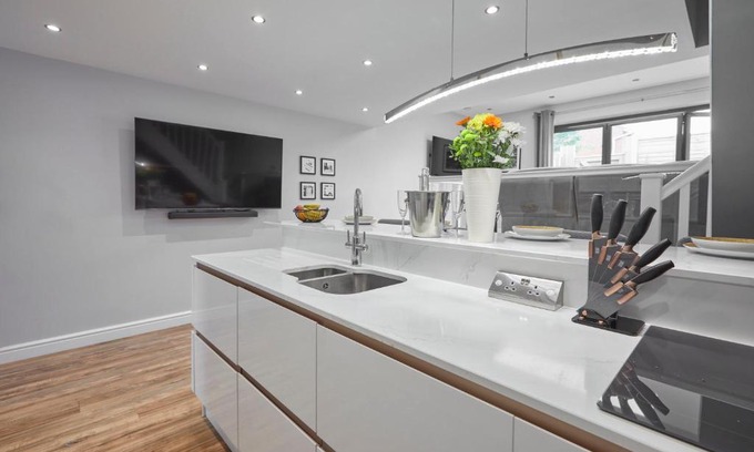 Scarborough House | Discover The Old Jail Barber's Shop - Pet & Child Friendly