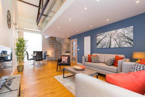 Holt House | Pet-Friendly Retreat at The Old Meeting Hall in Norfolk