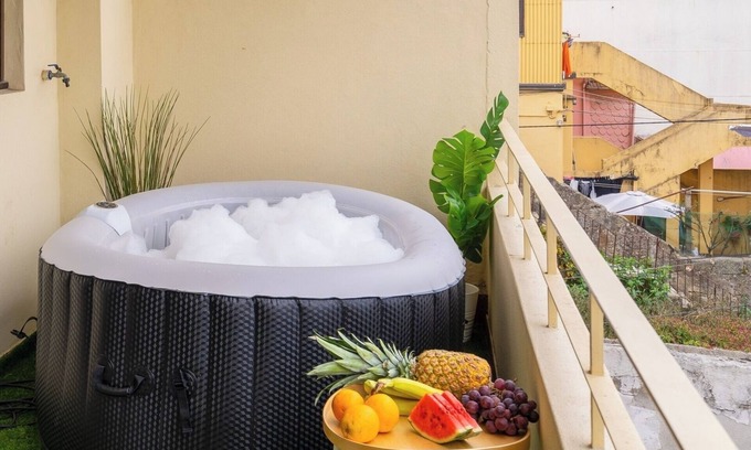 Leixões Apartment | Trendy Bright Flats with Jacuzzi - Steps from the Beach