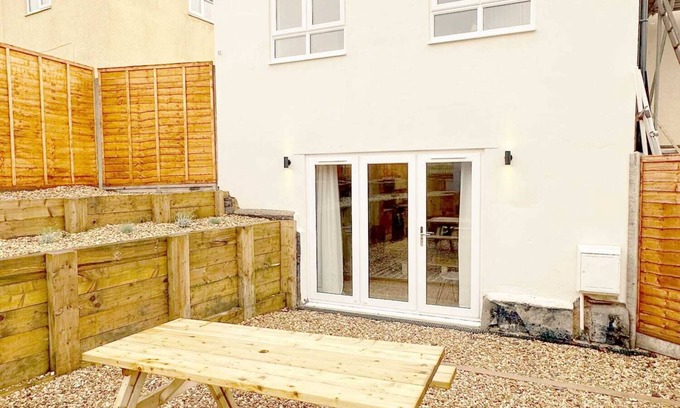 Stroud House | Pet-Friendly Retreat at Hosta House A for Family Fun