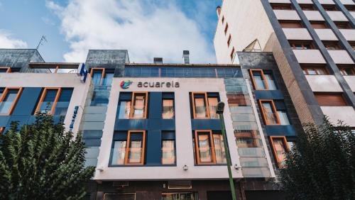 Burgos House | Family-Friendly Stay at Hostal Acuarela - Pet & Wheelchair Access