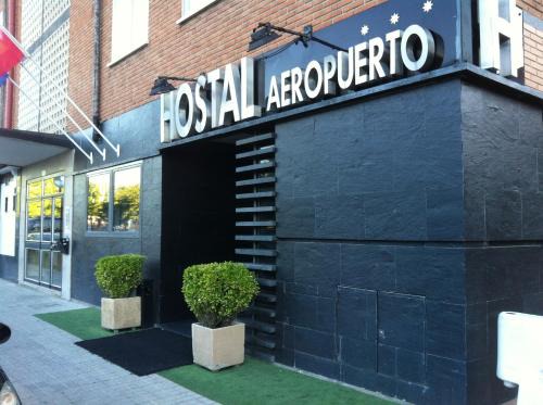 Barajas House | Budget-Friendly Hostal Aeropuerto with Family Amenities