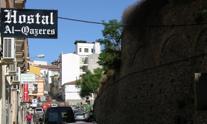 Distrito Centro-Casco-Antiguo House | Budget-Friendly Stay at Hostal Al-Qazeres with Breakfast