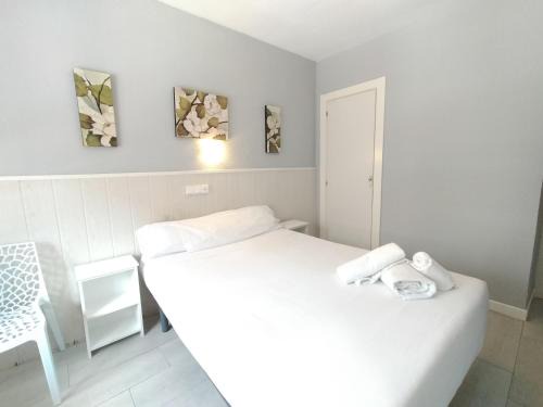 Oeste House | Family-Friendly Hostal Albero by gaiarooms Awaits You