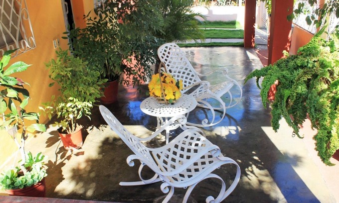 La Boca House | Family-Friendly Hostal Alex near Playa La Boca