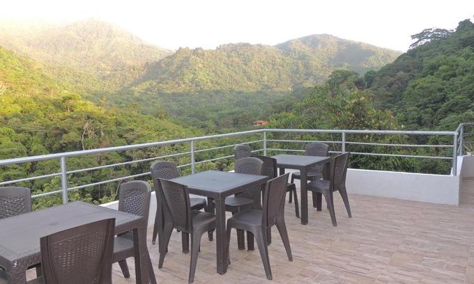 Minca House | Pet-Friendly Hostal Alto de la Montaña with Ocean Views