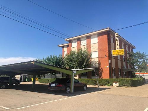 Villadangos del Paramo Hotel | Comfortable Hostal Alto Páramo: Family-Friendly Stay