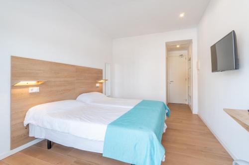Cala Agulla Hotel | Oceanfront Hostal Alcina: Poolside Relaxation Awaits