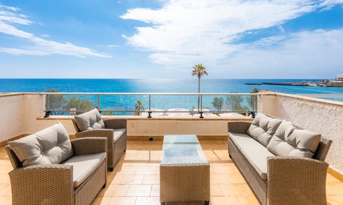 S'illot Apartment | Relax at Hostal Antic Apartamento 101: Child-Friendly Retreat
