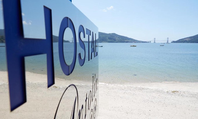 Redondela House | Relaxing Oceanfront Stay at Hostal Antolín with Breakfast