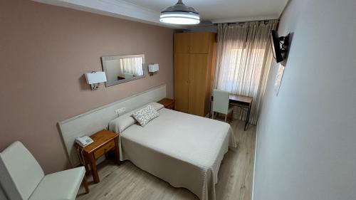 Albacete House | Budget-Friendly Hostal Atienzar with Breakfast & Family Options