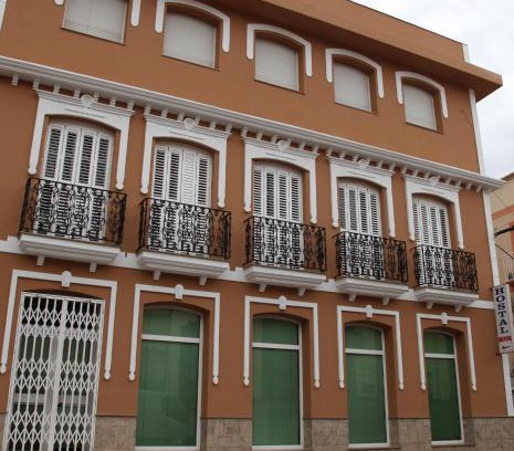 Tabernas House | Inviting Hostal Avenida: Highly Rated with Family-Friendly Amenities