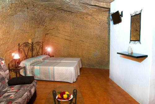 San Ambrosio House | Budget-Friendly Hostal Batato with Family Amenities