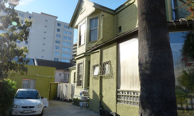 Vina del Mar House | Discover Hostal Blest Gana: Family-Friendly with Spa & Breakfast