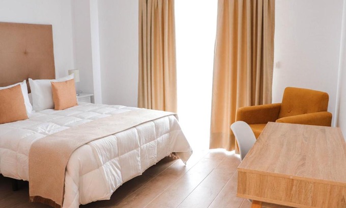 San Jose de La Rinconada House | Budget-Friendly Hostal Castillo: Family & Accessible Comfort