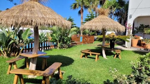 Los Canos de Meca Hostel | Top-Rated Hostal Casa Arco Iris with Pool & Family-Friendly Vibe