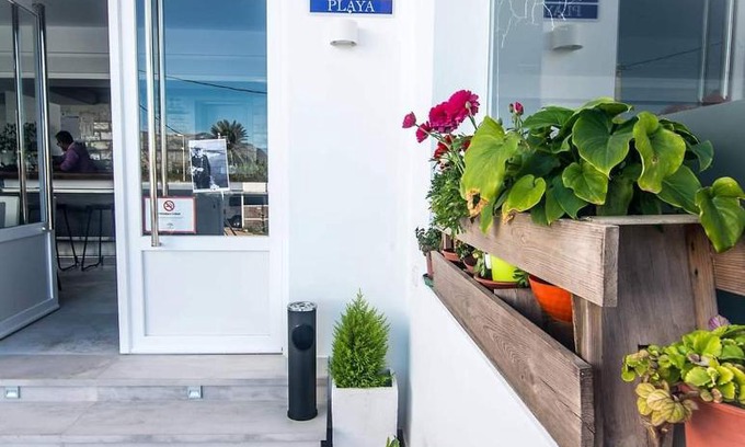 Los Escullos House | Cozy HOSTAL CASA EMILIO: Family-Friendly with Restaurant