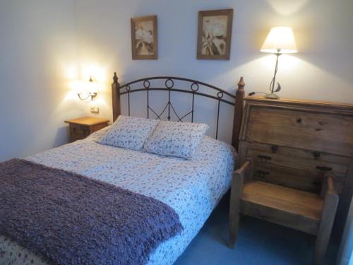 Castejon de Sos House | Budget-Friendly Stay at Hostal Casa Juan with Pool Access