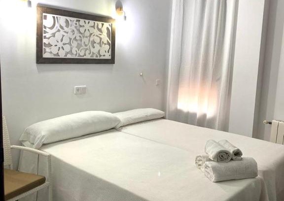 Zarza de Alange House | Family-Friendly Retreat at Hostal Casa López