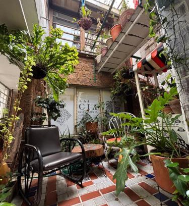 Villa Hermosa House | Budget-Friendly Hostal Casa Las Tías with Kitchen Access