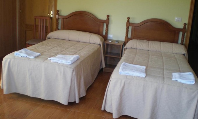 Lugo House | Budget-Friendly Hostal Catro Ventos with Top Ratings