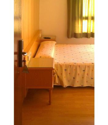 El Ejido House | Comfortable Stay at Hostal Centro Ejido with Family Dining