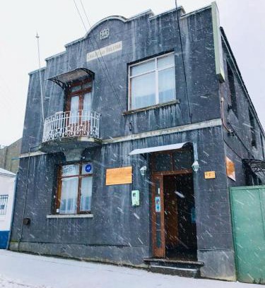 Punta Arenas House | Budget-Friendly Stay at Hostal Chalet Las Violetas