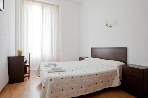 Malasana House | Budget-Friendly Stay at Hostal Condestable: Child Friendly