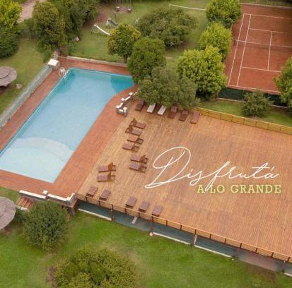 Cruz Chica Hotel | Relax at Hostal Cruz Chica with Pool and Spa Amenities