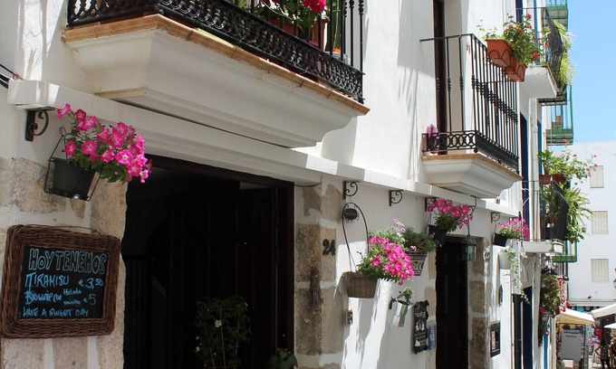 Peniscola Old Town House | Indulge at Hostal Dios Esta Bien: Spa & Family Friendly