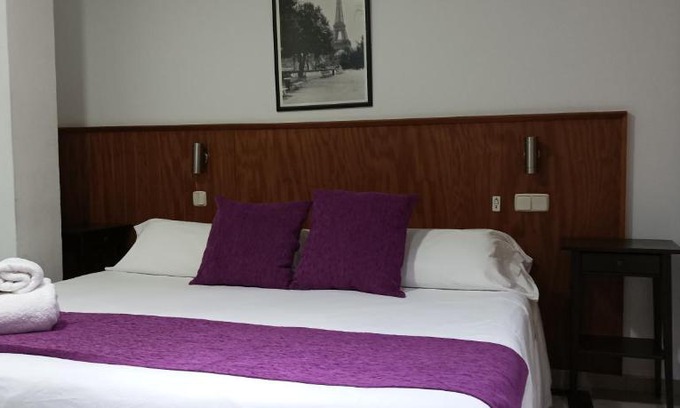 Majadahonda House | Welcoming Hostal Doña Isabel - Family-Friendly Retreat