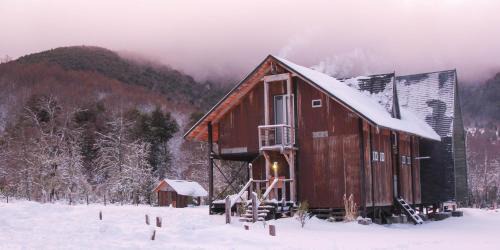 Malalcahuello Bed & Breakfast | Kid-Friendly Hostal Dos Volcanes with Hot Tub & Kitchen