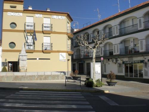 Monesterio House | Pet-Friendly Stay at Hostal DP El Pilar - Family Approved