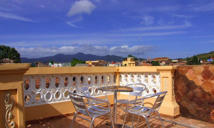 Trinidad House | Eco-Friendly Hostal Dr Suarez y Sra Addys with Ocean View