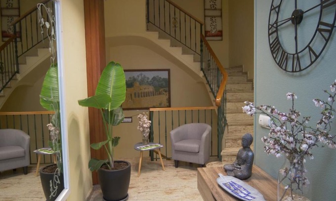 Torrellano House | Budget-Friendly Hostal Durá: Family Welcoming Retreat