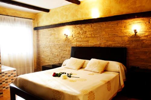 Iznalloz Hotel | Oceanfront Getaway at Hostal El 402 with Breakfast Included