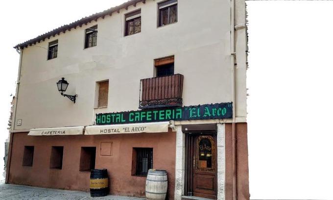 Almazan House | Cozy Hostal El Arco: Family-Friendly Stay with Dining