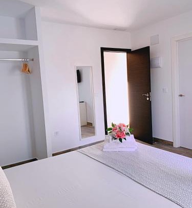 Alcala de Guadaira House | Discover Hostal El Castillo in Alcala De Guadaira